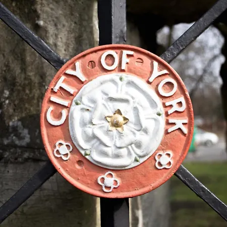 Beautiful Period Pass The Keys * York