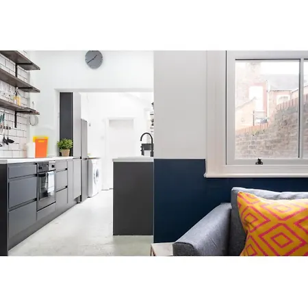 Apartment Bright & Beautiful Period - Pass The Keys