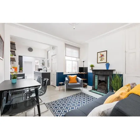 Apartment Bright & Beautiful Period - Pass The Keys