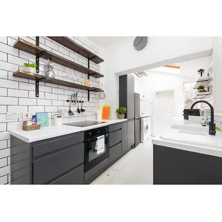 Apartment Bright & Beautiful Period - Pass The Keys