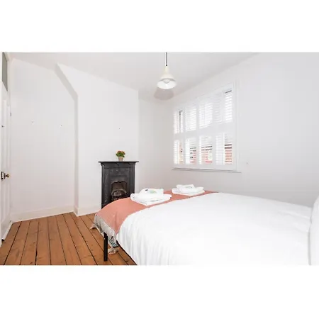 Apartman Bright & Beautiful Period - Pass The Keys