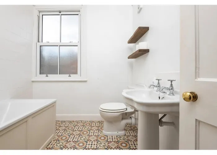 Beautiful Period Pass The Keys * יורק